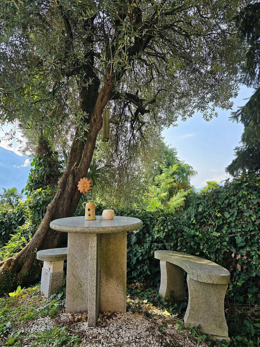 Parterrewohnung mit eigenem Garten in kleiner Residenz oberhalb Locarno. 1