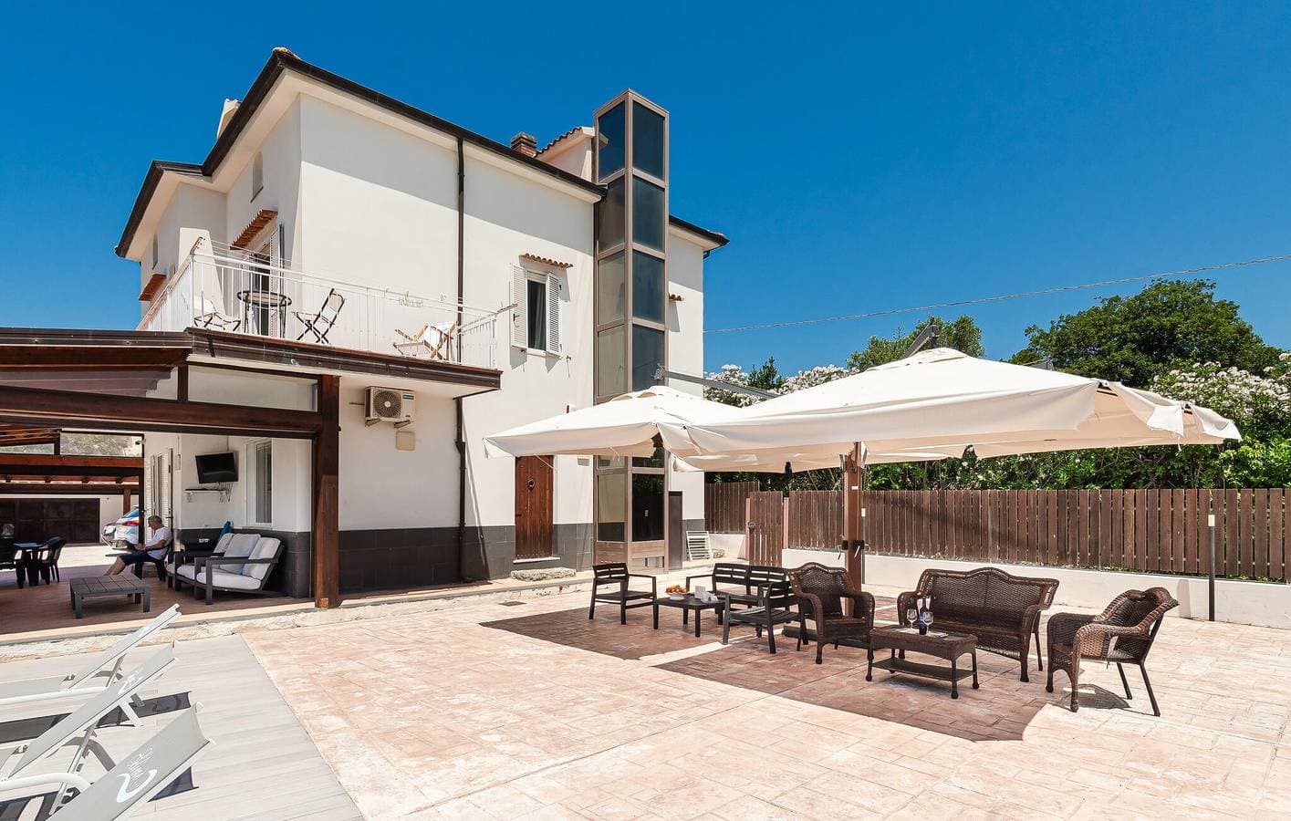 Gemütliches Strand-Apartment mit AC, Terrasse, Parkplatz & WiFi 1