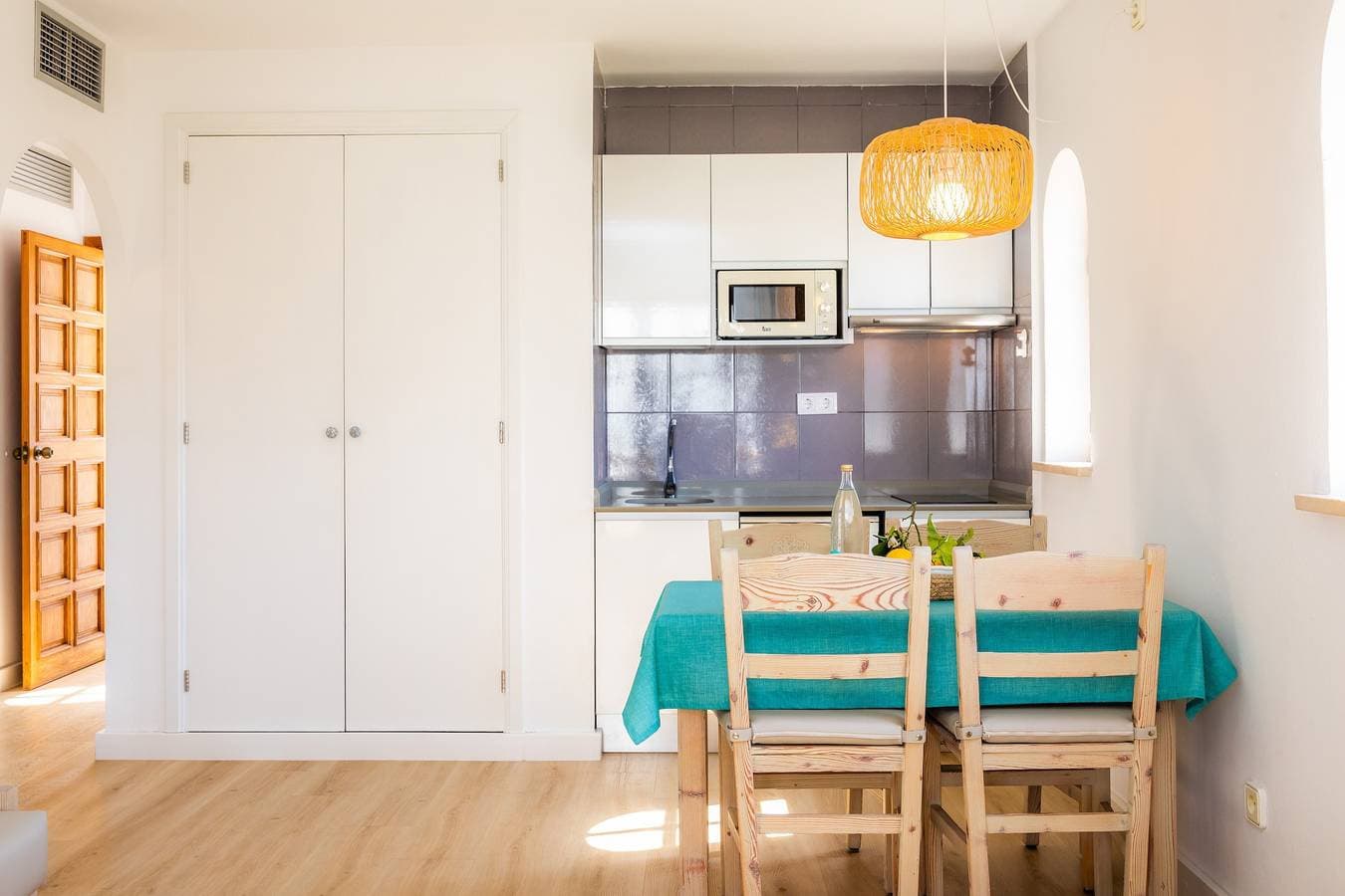 Foto 9 von 28: Strandnahes Apartment mit Zugang zum Pool, einer privaten Terrasse, Klimaanlage und WLAN