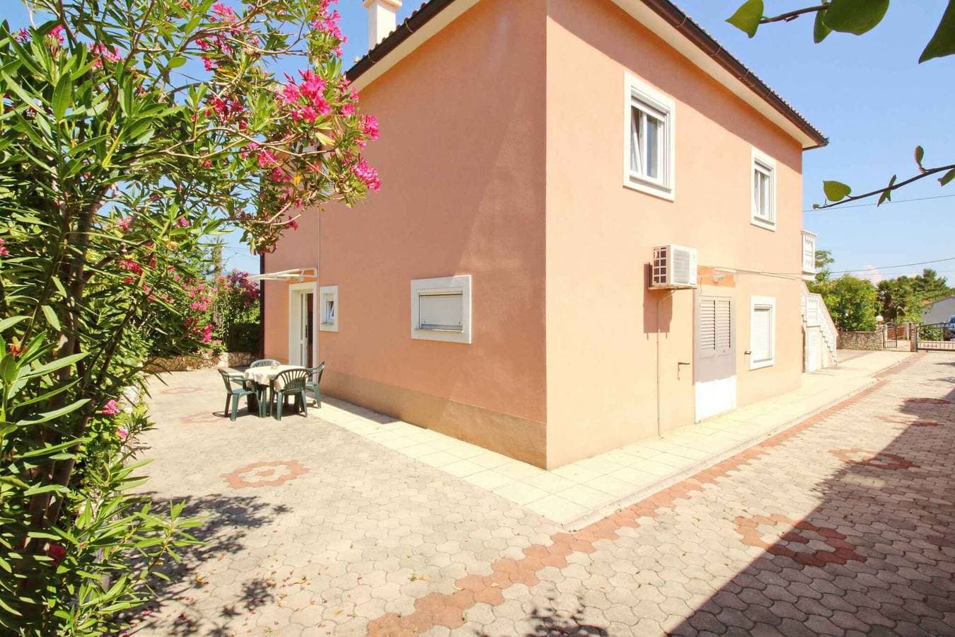 Foto 7 von 22: Ferienwohnung mit Klimaanlage und Terrasse
