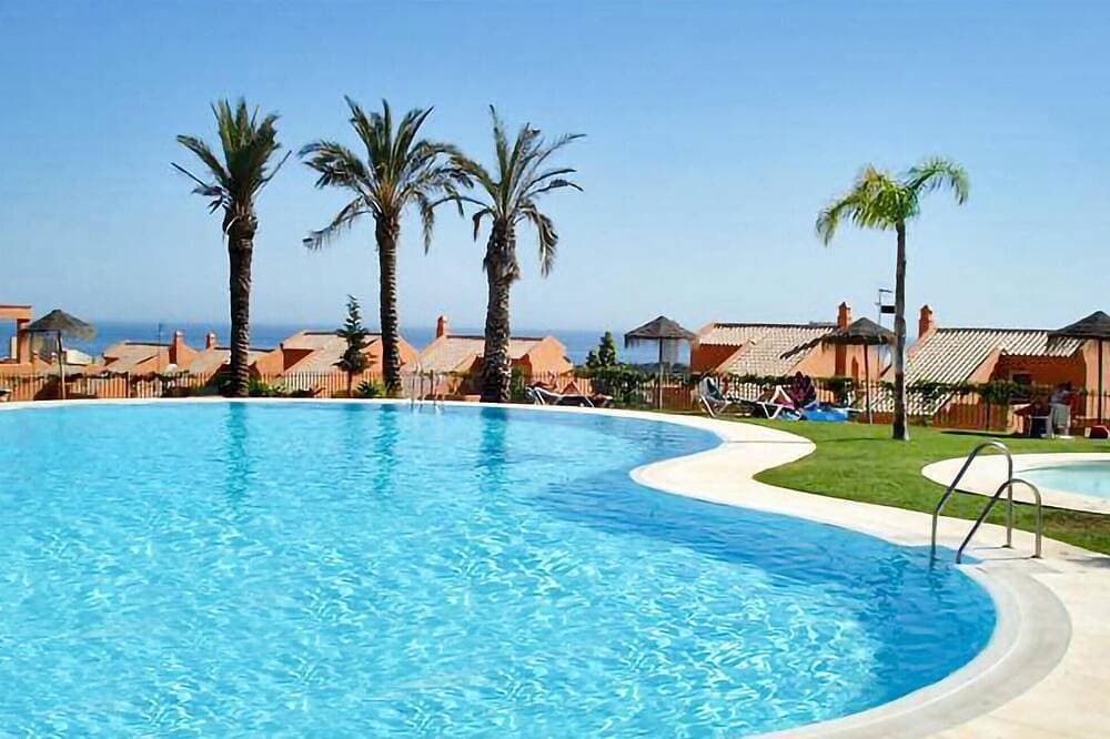 Schöne Wohnung in Elviria mit Außenpool 1