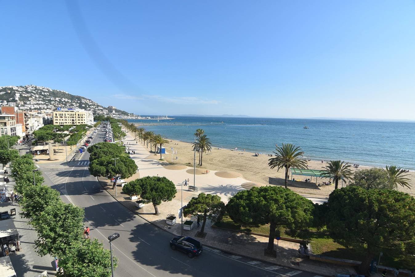 Foto 7 von 22: Apartment direkt am Strand in Roses, Costa Brava! 1 Schlafzimmer, Meerblick, Terrasse, kostenfreies WLAN. Buchen Sie jetzt!