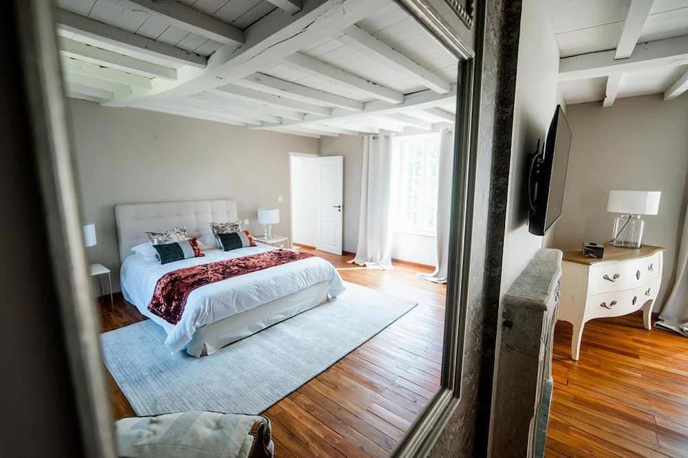 Foto 3 von 24: Luxushaus mit Innenpool und Garten in der Normandie