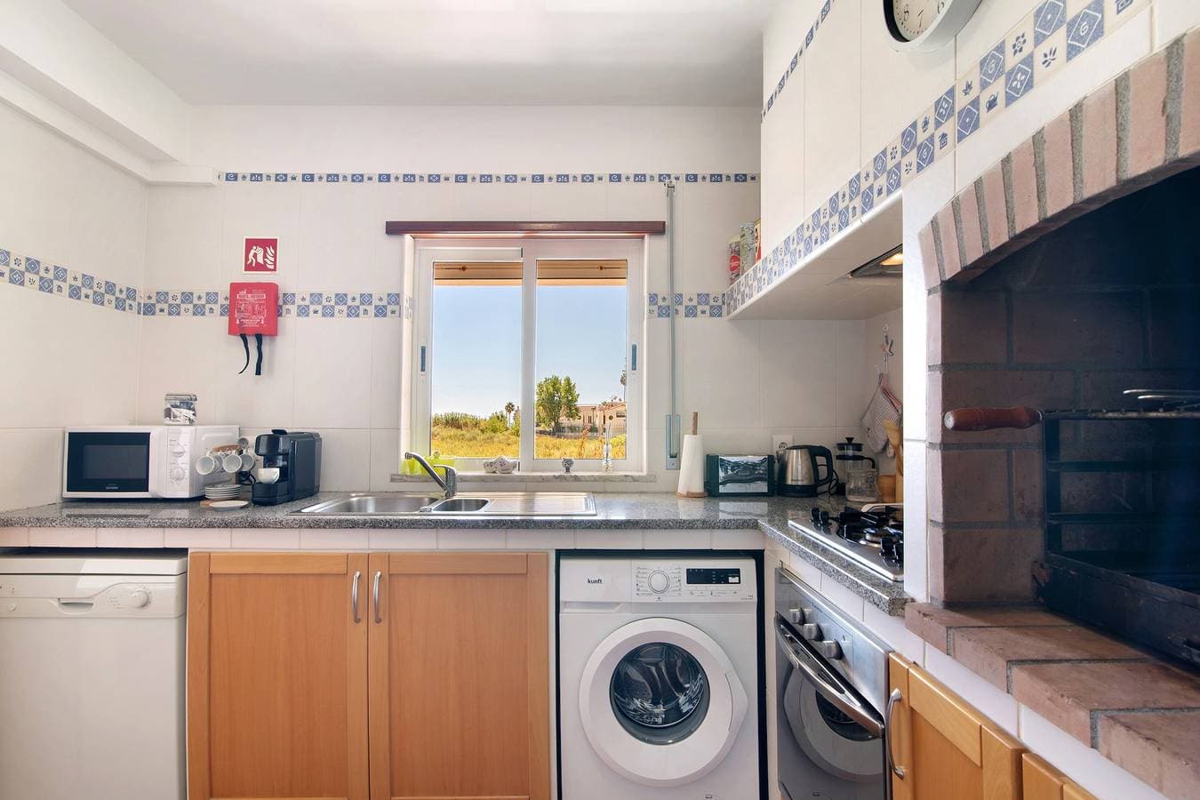 Foto 6 von 20: Ferienwohnung 'Lota Beach' mit Balkon und Klimaanlage