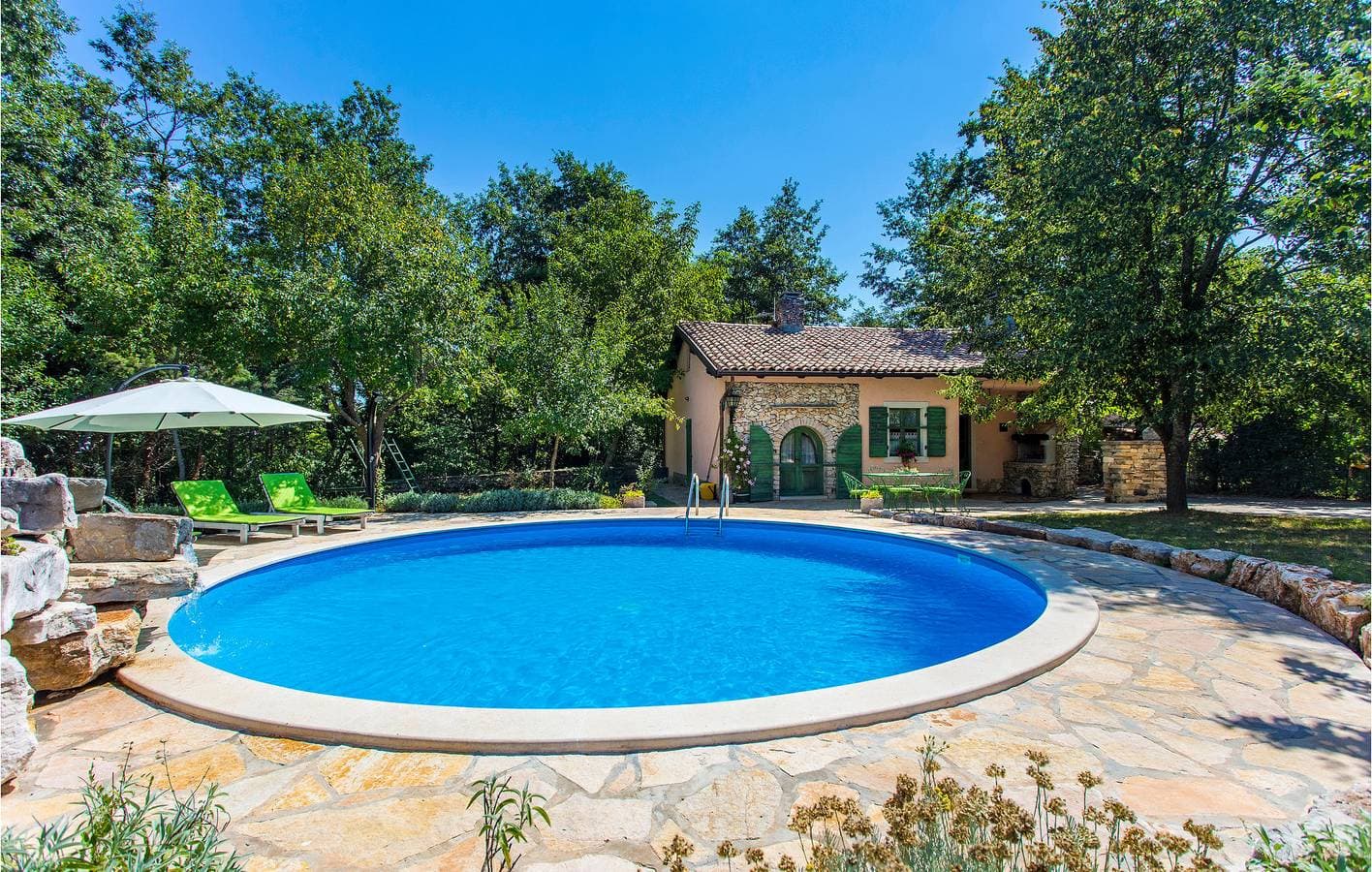 Foto 12 von 33: Gemütliche Ferienwohnung mit Pool, WLAN und Parkplatz