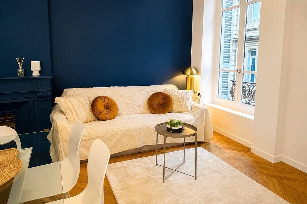 Elegant, renovated Haussmann-style building – City Hall 1