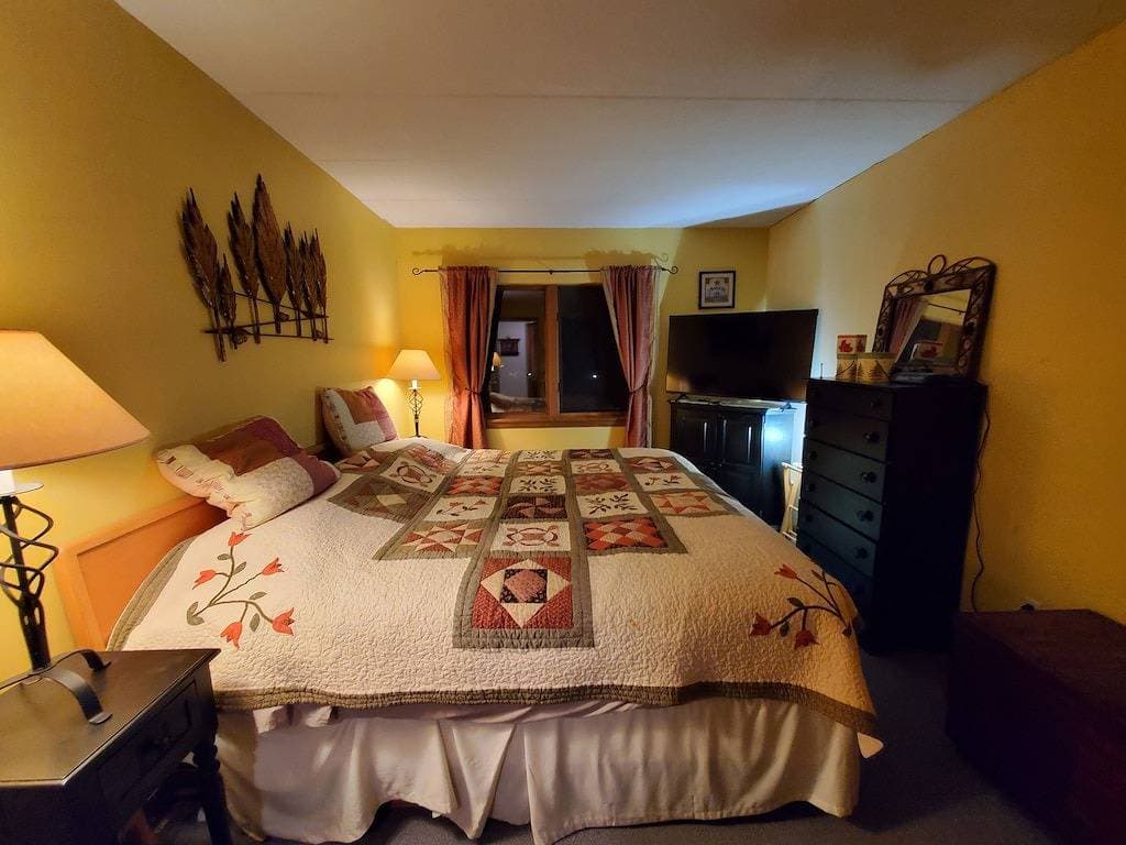 Foto 4 von 30: Cozy Ski Condo next to Mt Snow with Mountain Views