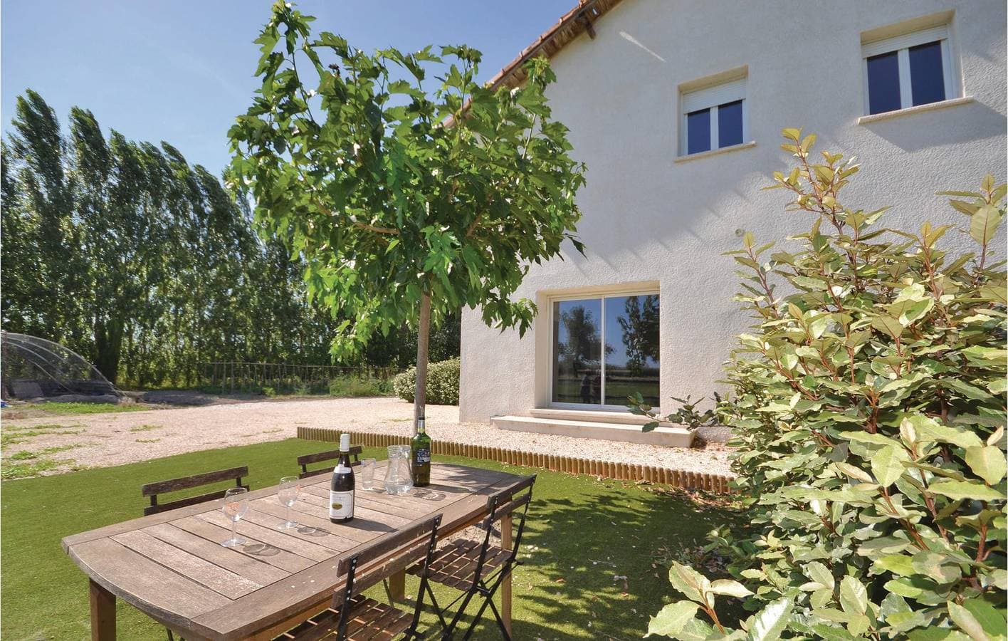 Gemütliche Wohnung am Pool in der Nähe der Rhone 1