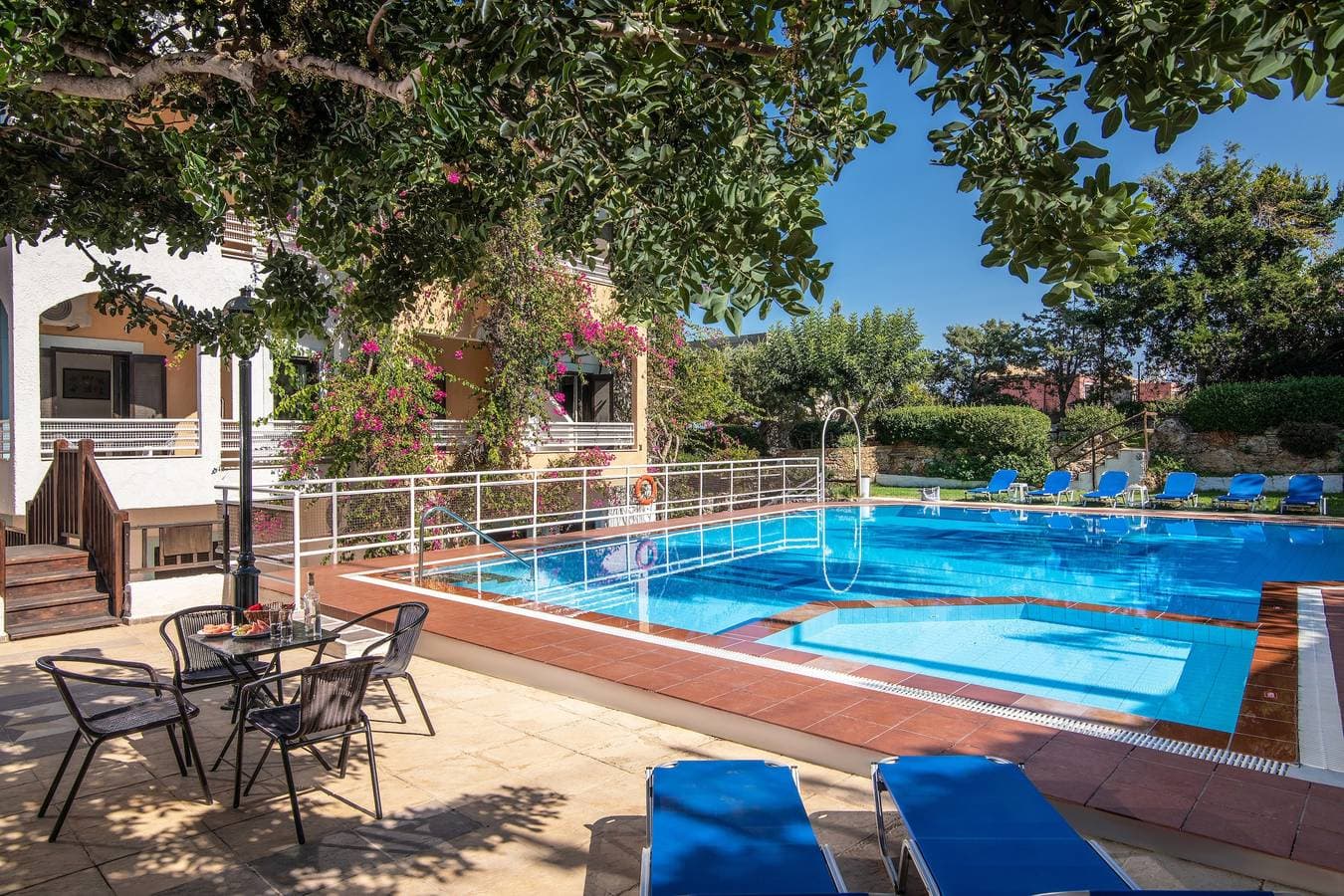 Foto 12 von 24: Schönes Studio mit Gemeinschaftspool und schönem Garten