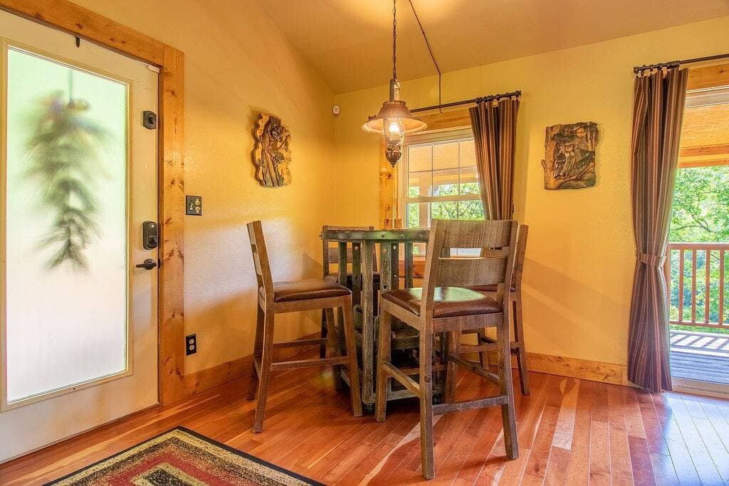 Foto 13 von 47: Cabin with River View located between Cherokee & Bryson City, 5 miles to casino!