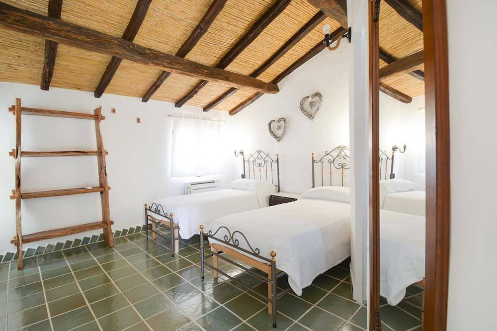 Foto 7 von 30: Amazing home in Orgosolo