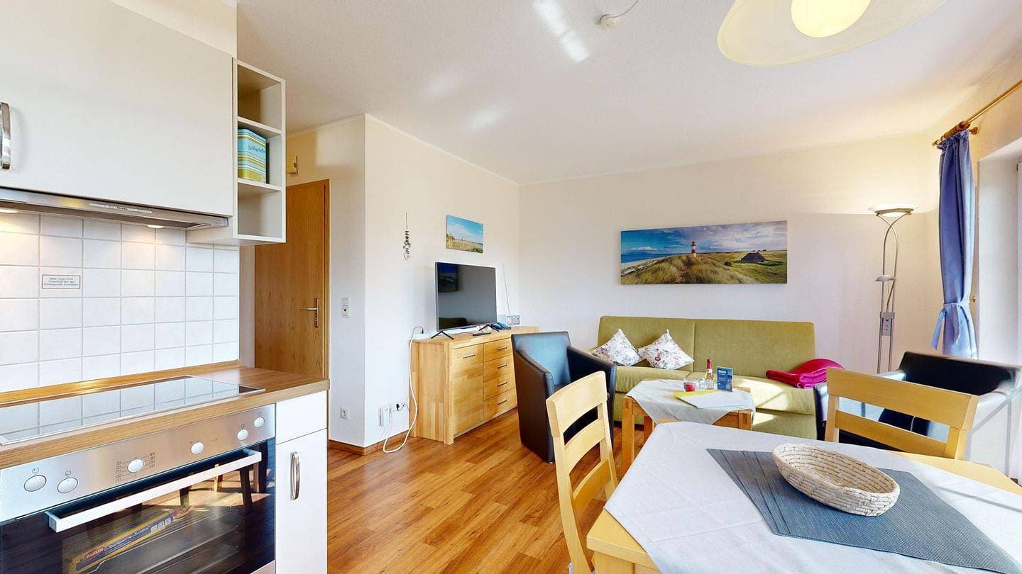 Foto 7 von 23: Traumhaftes Reetdachhaus in ruhiger Lage, Terrasse und mit großem Garten