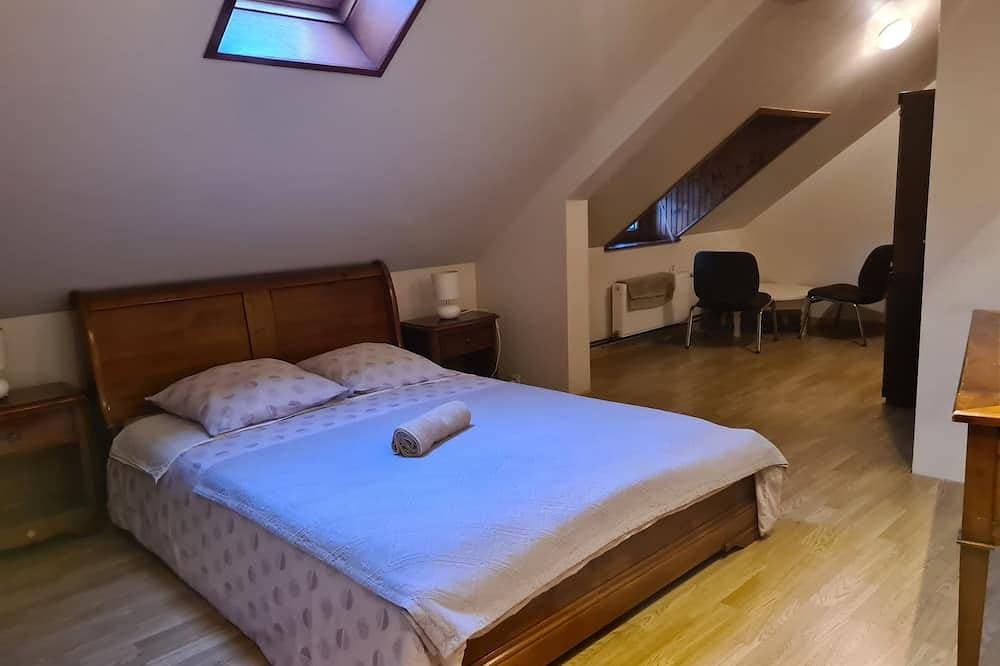 Foto 6 von 30: 5 ***** Hotel Sehr geräumiges, beheiztes Hallenbad und Sauna