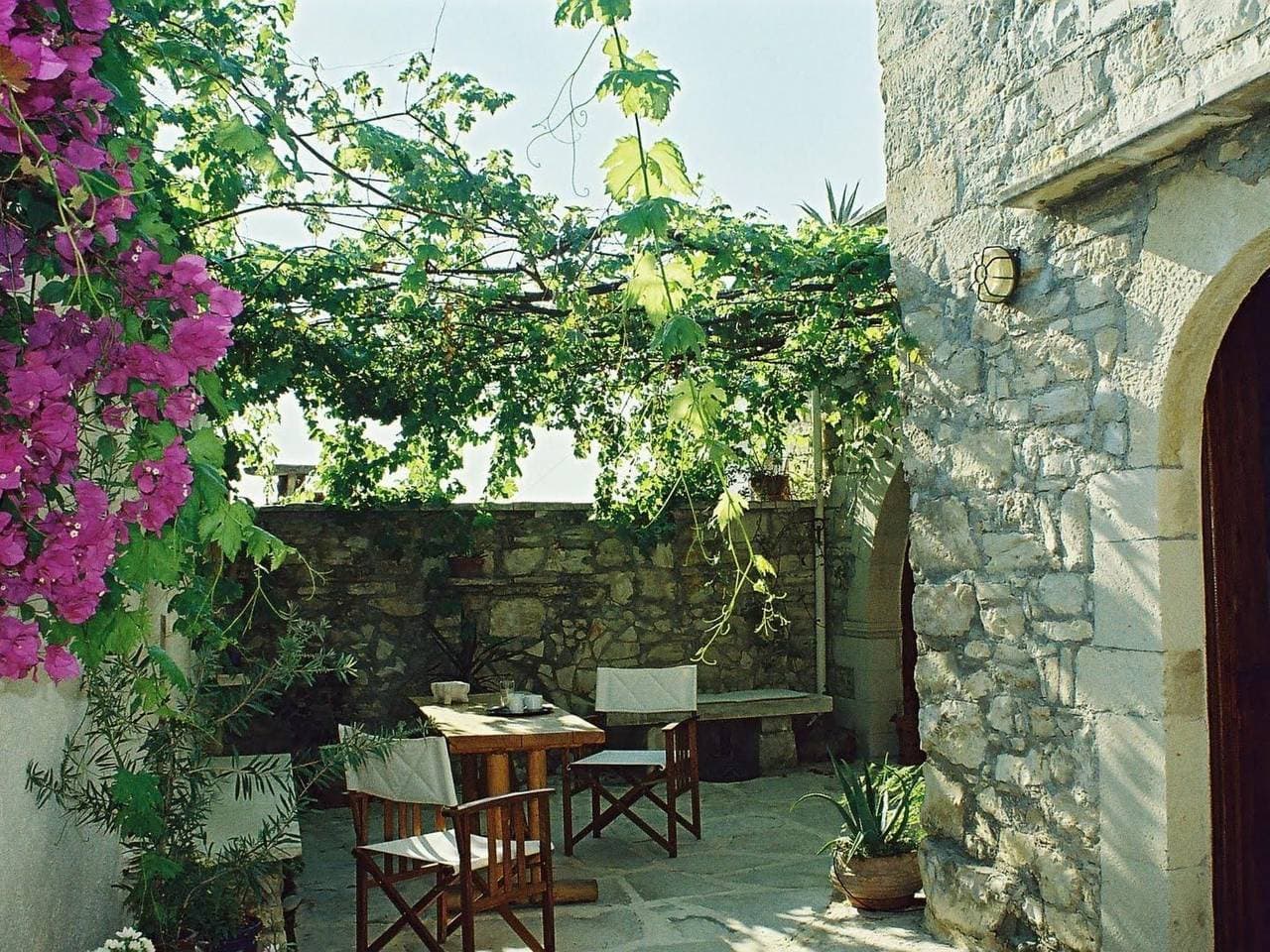 Foto 5 von 24: In Douliana mit Großem Balkon