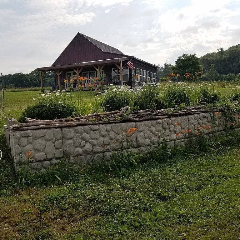Foto 7 von 22: 864 sq ft Rustic bunkhouse located on a working farm.  Minutes from Skaneateles!