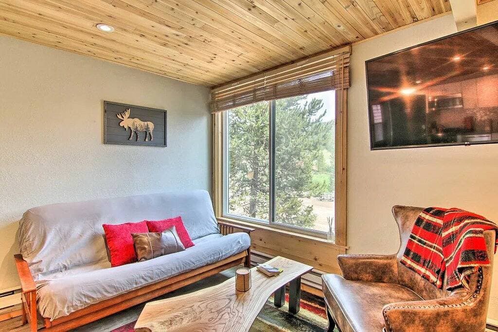 Foto 12 von 16: New! Cozy Big Sky Condo: Walk to Ski Lift & Dining