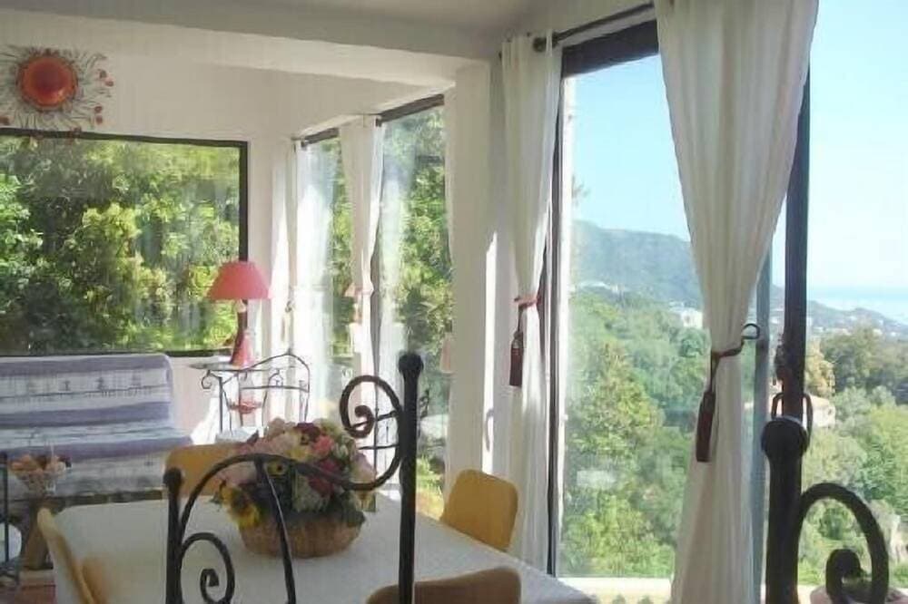 Foto 8 von 30: Herrliche Ferienwohnung im Gartengeschoss einer Villa, 70 m², für 4, Meerblick