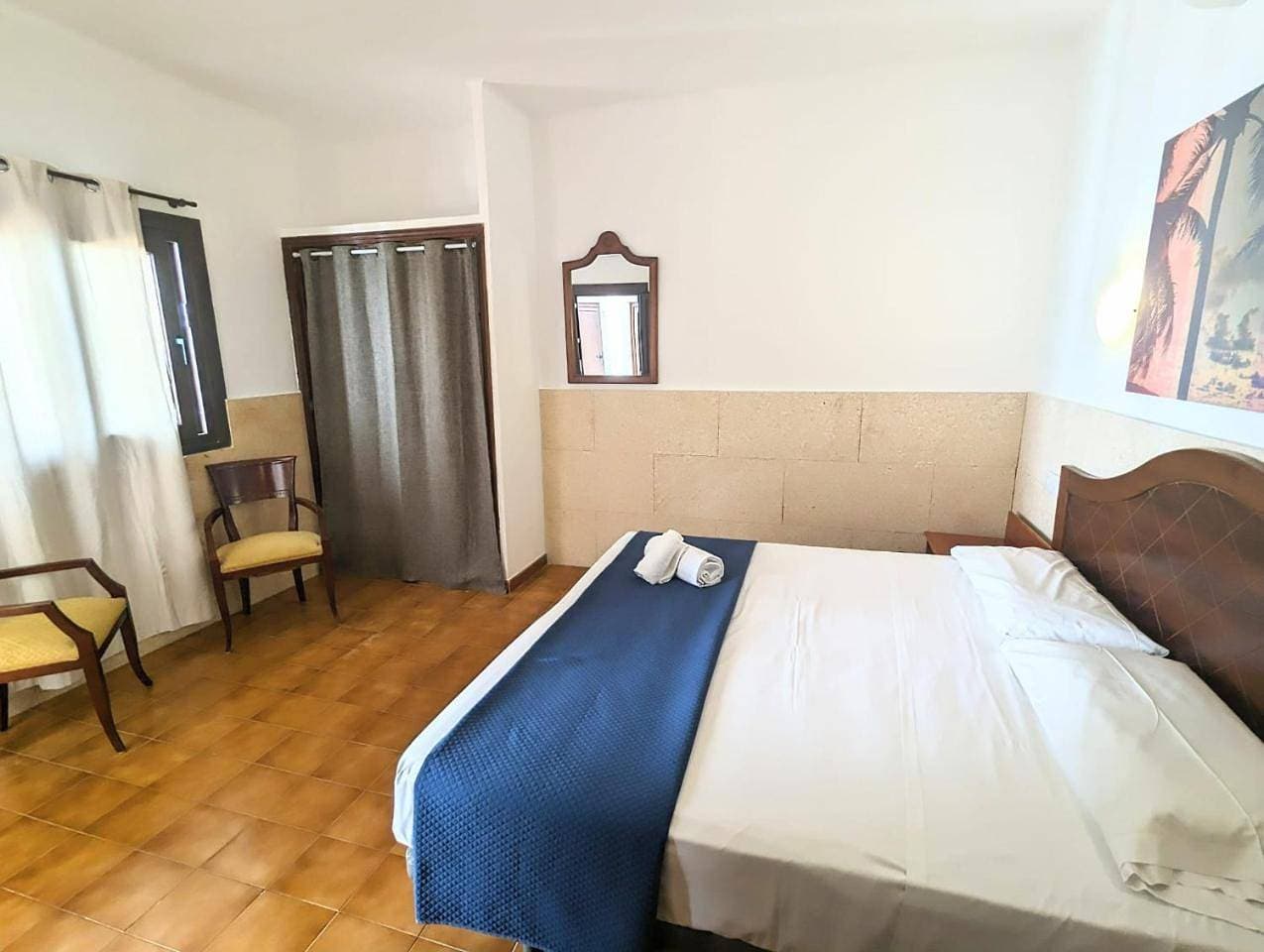 Foto 6 von 19: Economy Double or Twin Room