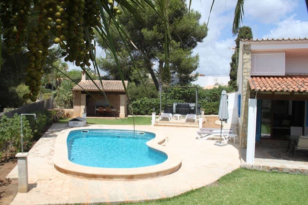 Villa/ Chalet. Private swimming pool. 1