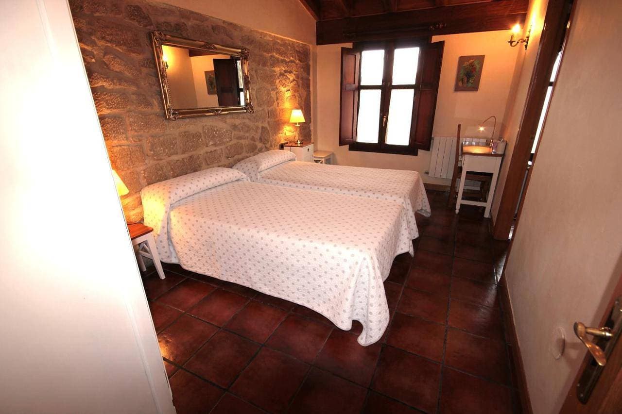 Foto 5 von 5: Eight-Bedroom House