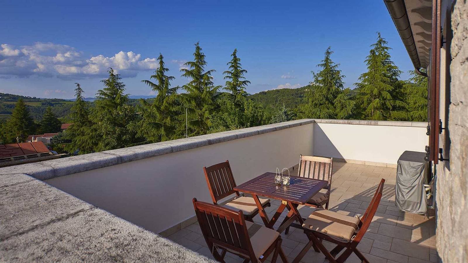 Foto 12 von 28: Villa für 8 Personen mit Balkon/Terrasse