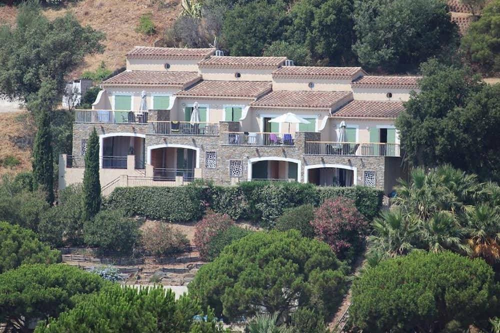 Foto 9 von 19: Le Lavandou-Aiguebelle-ocean view-sleeps 6-heated pool-beach 300 m away-garage-air conditioning