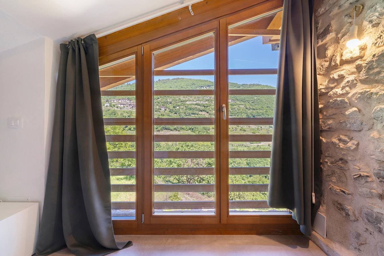 Foto 12 von 32: Casa Zucchelli, Garda Trentino: Burgblick, Privater Garten, bis 8 Personen