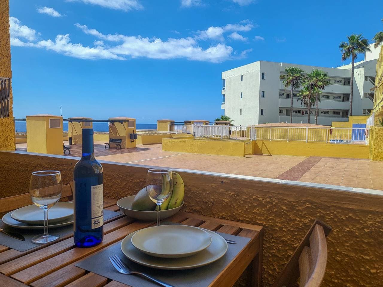 Moderne Unterkunft mit Pool, Terrasse und Parkplatz in Playa La Arena 1