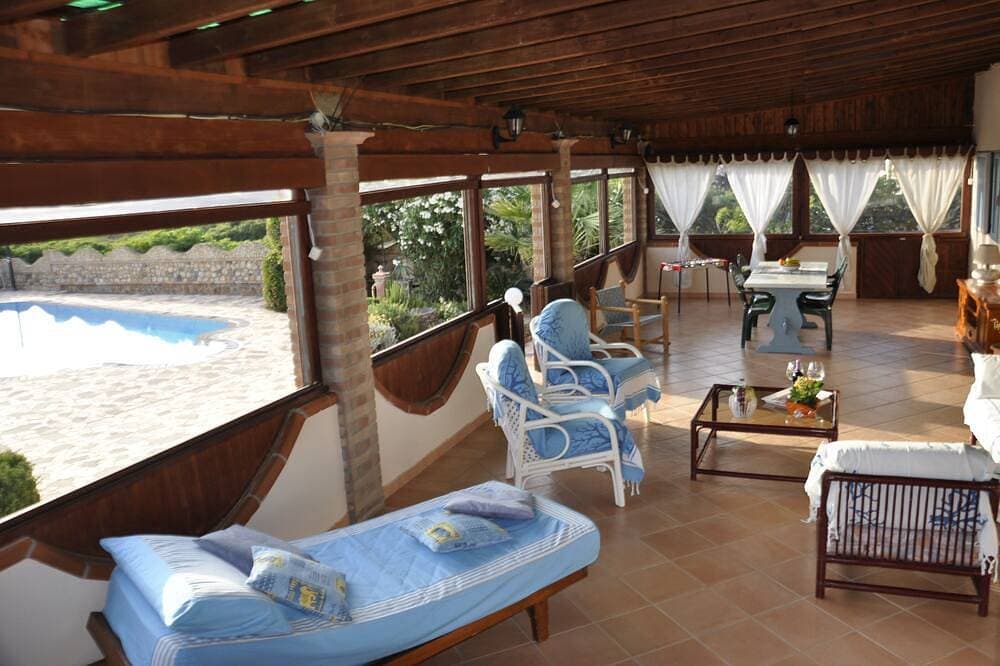 Foto 8 von 30: Panorama-Villa mit Pool und Meerblick