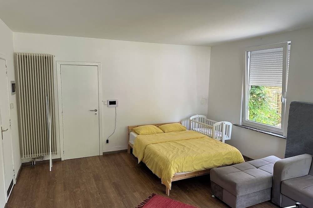 Foto 2 von 6: Cozy Garden Retreat - Family Friendly Studio with city access