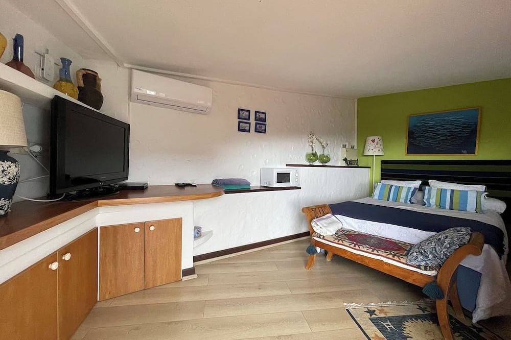 Foto 3 von 30: \"Los Jazmines\" Blick Auf Berg Und Meer.  Jacuzzi Exterior, Peace und WIFI