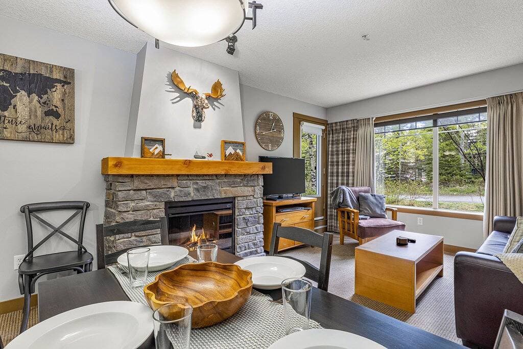 Cozy Rocky Mountain Getaway with Hot Tub! Pet Friendly & Newly Updated! 1
