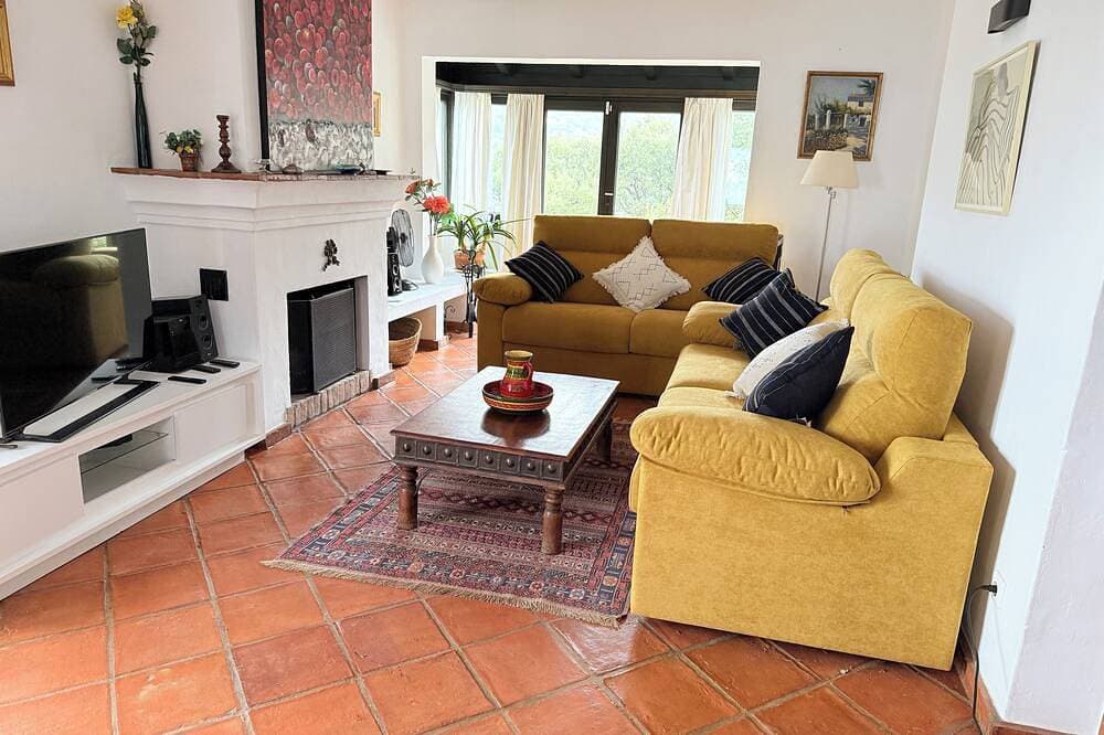 Foto 5 von 26: Abgeschiedene Villa mit Panoramablick, privatem beheiztem Pool und kostenlosem Internet.