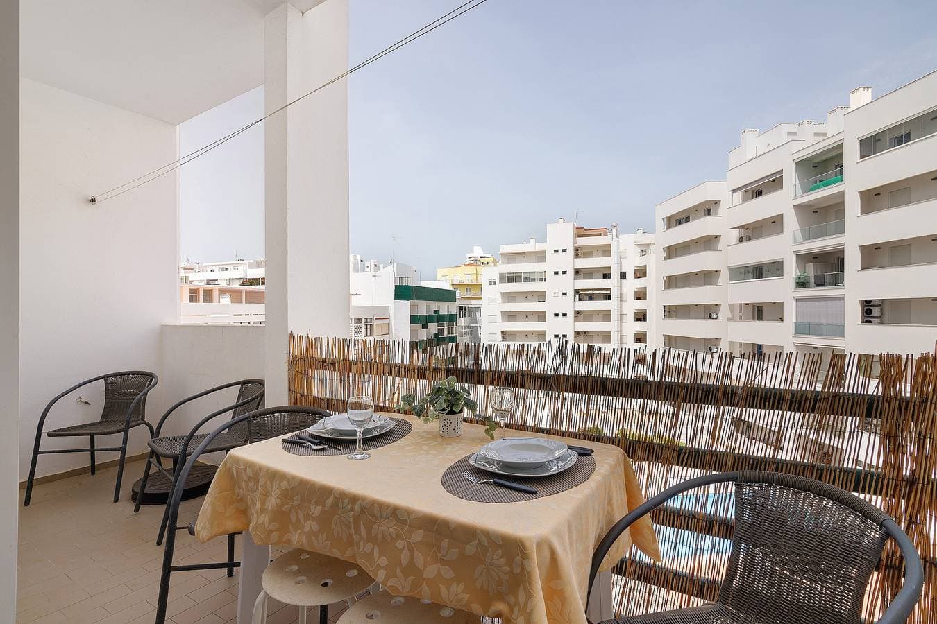 Foto 2 von 24: Apt. S. Lourenço direkt am Strand – ohne Meerblick, mit Gemeinschaftspool, Balkon & WLAN