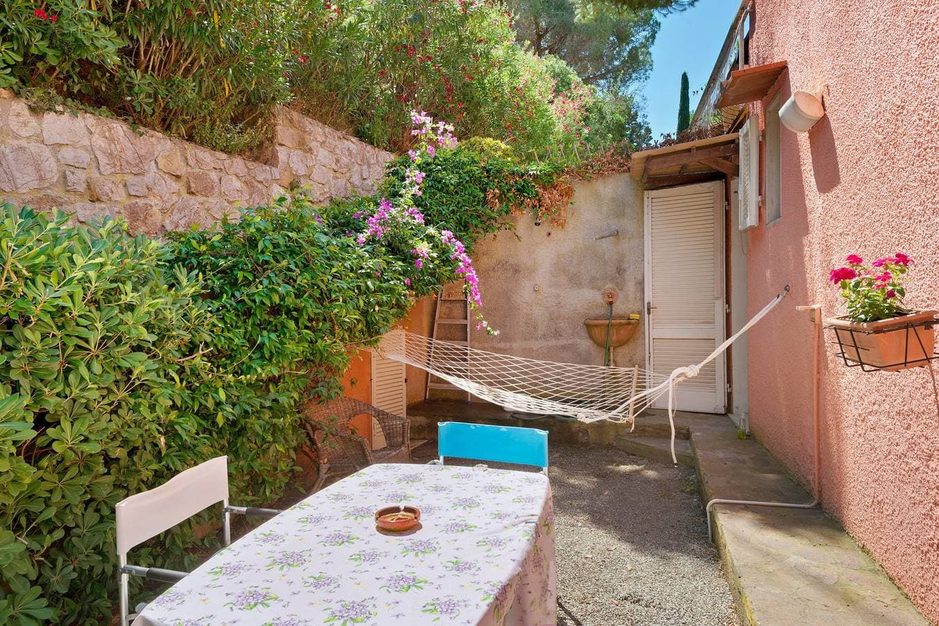 Foto 4 von 25: Ferienwohnung 'Villetta Barabarca am Golfo Stella' mit Meerblick & privatem Garten