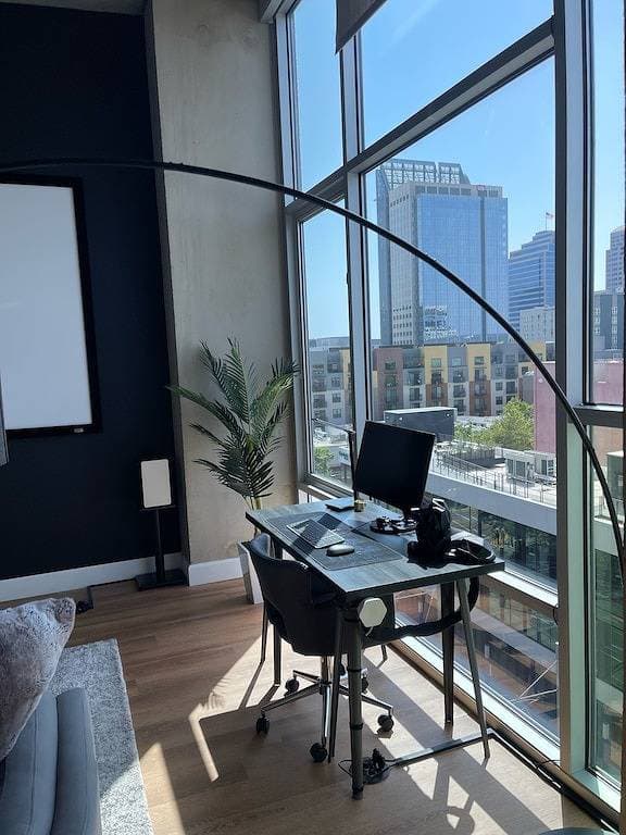 Foto 4 von 24: Modern Industrial loft in Downtown Sacramento
