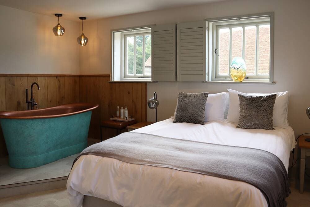6 Weaver's Cottage - a luxurious retreat 1