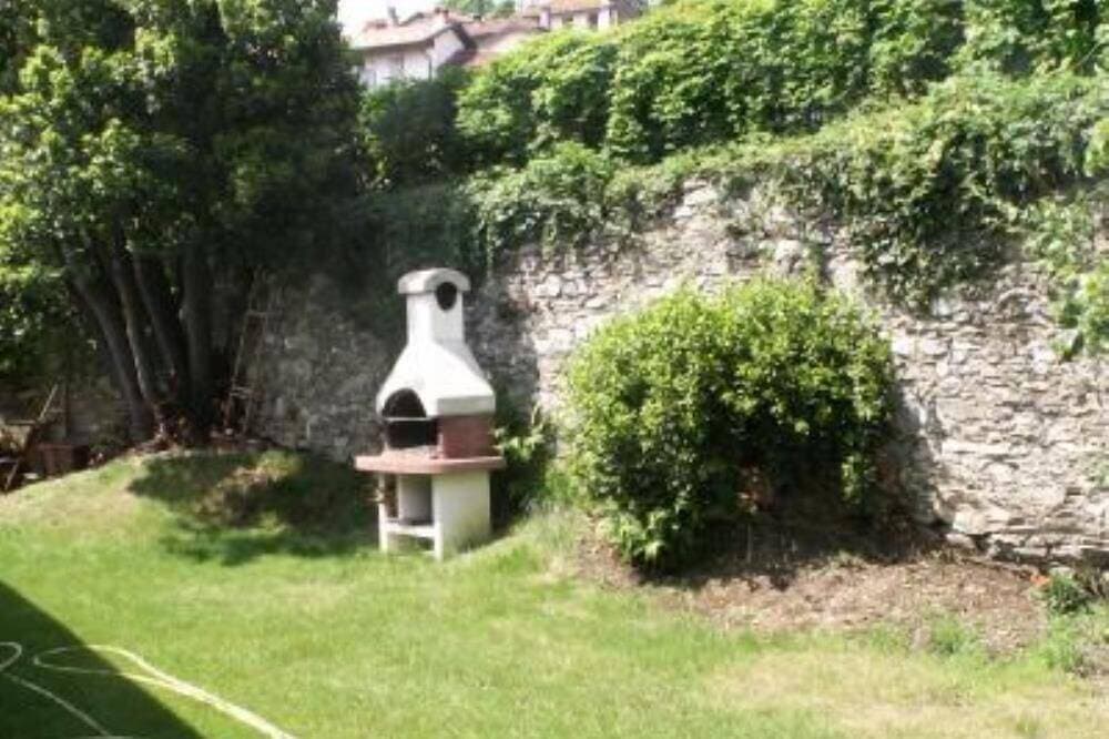 Foto 12 von 12: Haus mit Garten