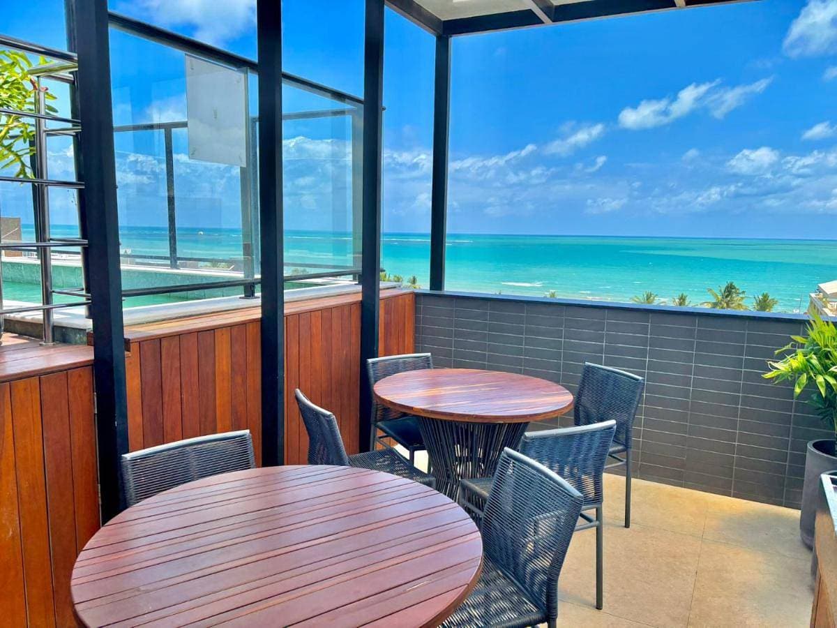 Foto 5 von 10: One-Bedroom Apartment with Balcony and Water View
