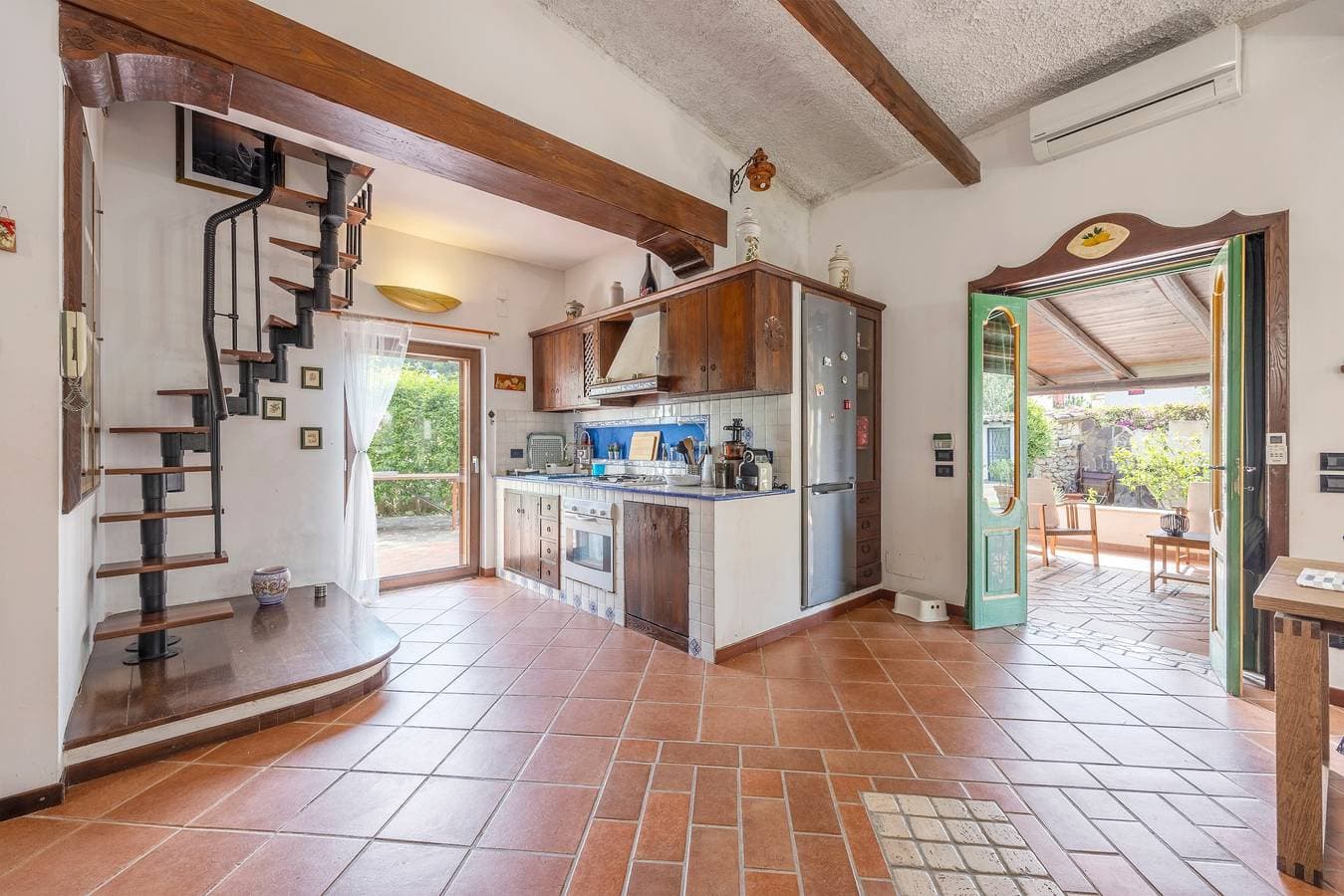 Foto 3 von 26: Villa 'Ellie' mit privatem Garten, Wi-Fi und Klimaanlage