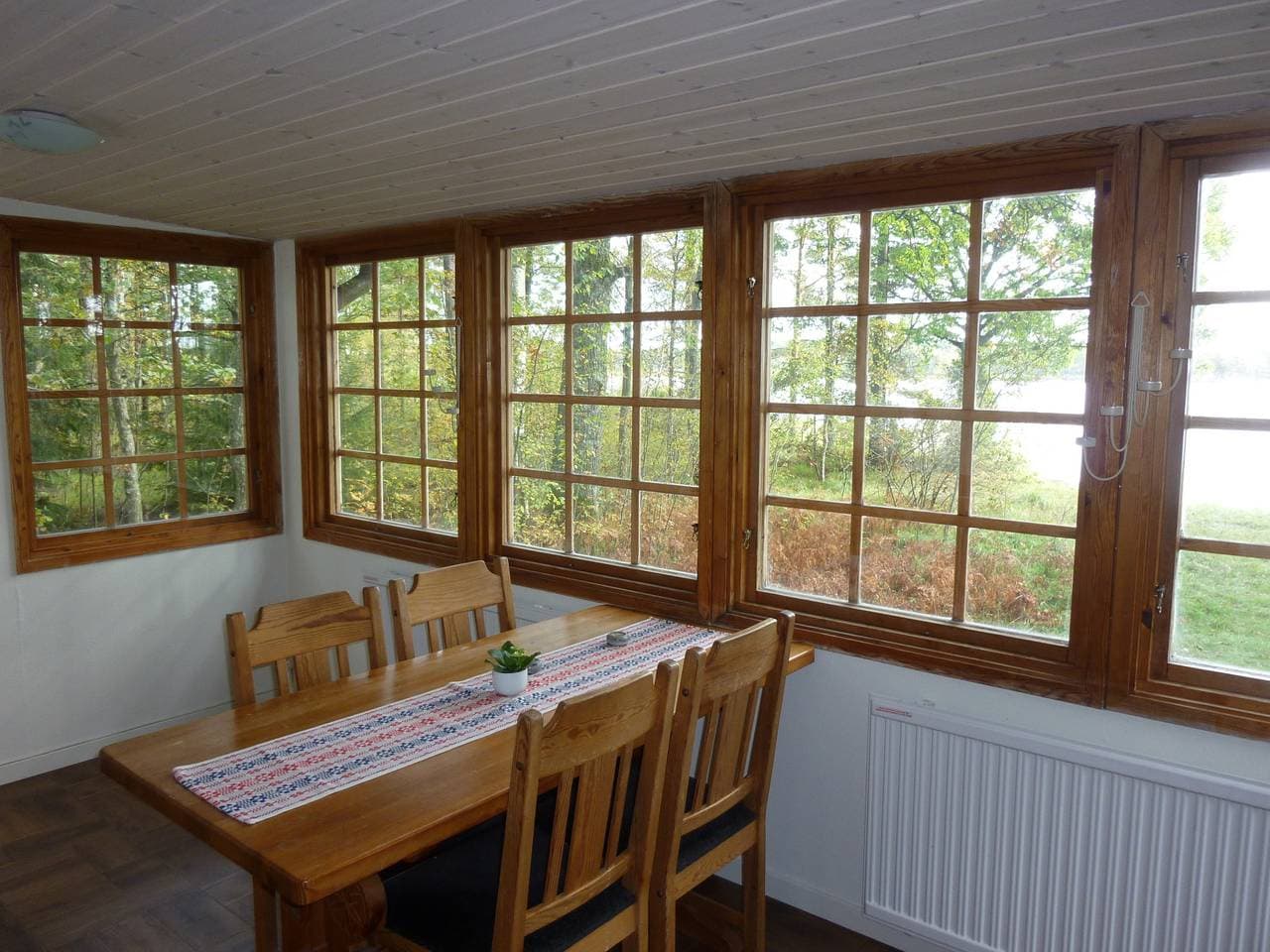 Foto 2 von 12: Ferienhaus direkt am Loka-See mit eigenem Boot