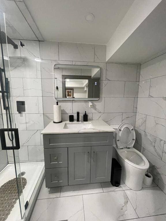 Foto 10 von 30: Luxuriöses Zimmer mit privatem Bett und Bad im Untergeschoss in Toronto