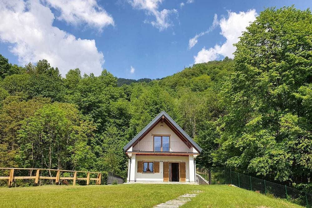 Foto 12 von 30: Chalet Stazzona, Casa a Punta, surrounded by greenery 5 minutes from Lake Como.