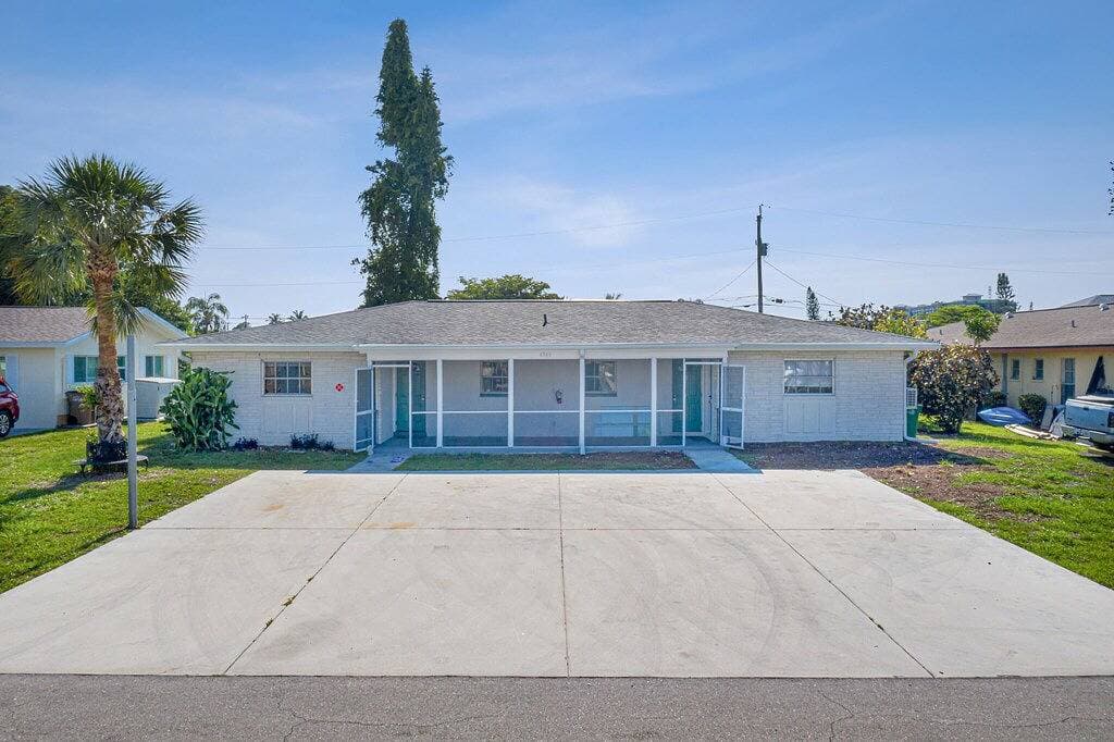 Foto 5 von 18: 2 bed/2bath unit close to yacht club Cape Coral