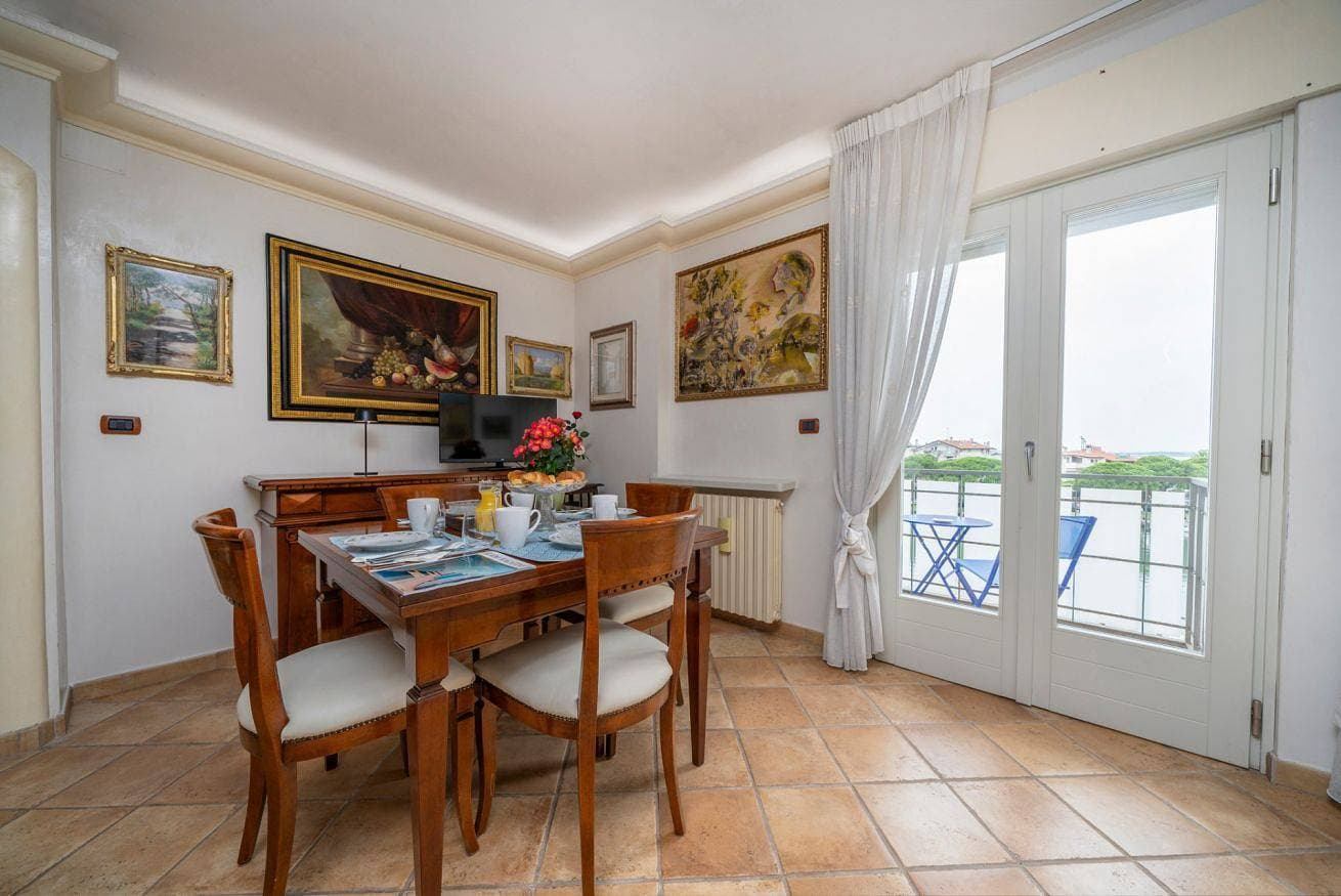 Foto 3 von 21: Ferienwohnung für 5 Personen mit Balkon