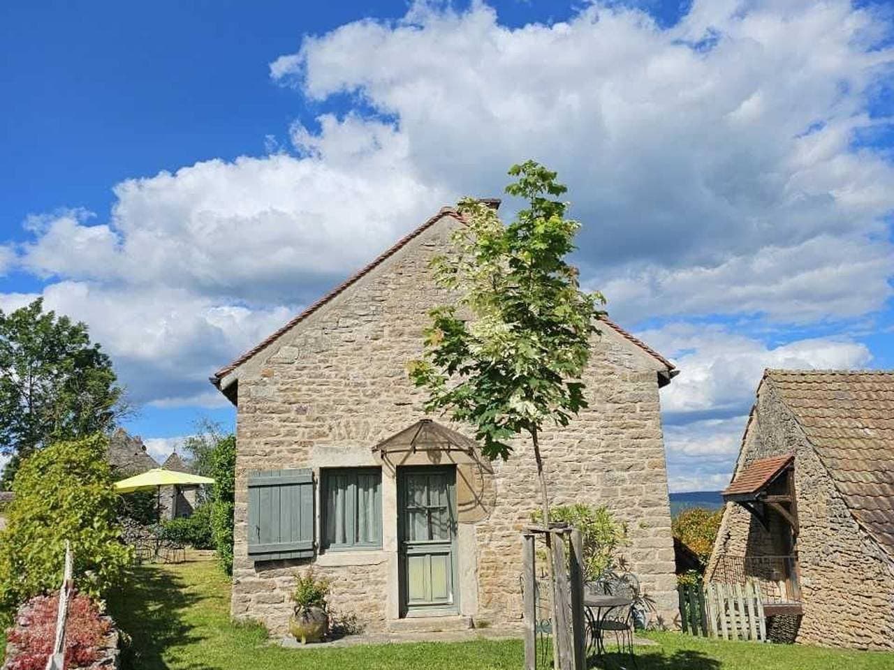 Charmantes Haus mit Außenbereich und WLAN in Burgund 1