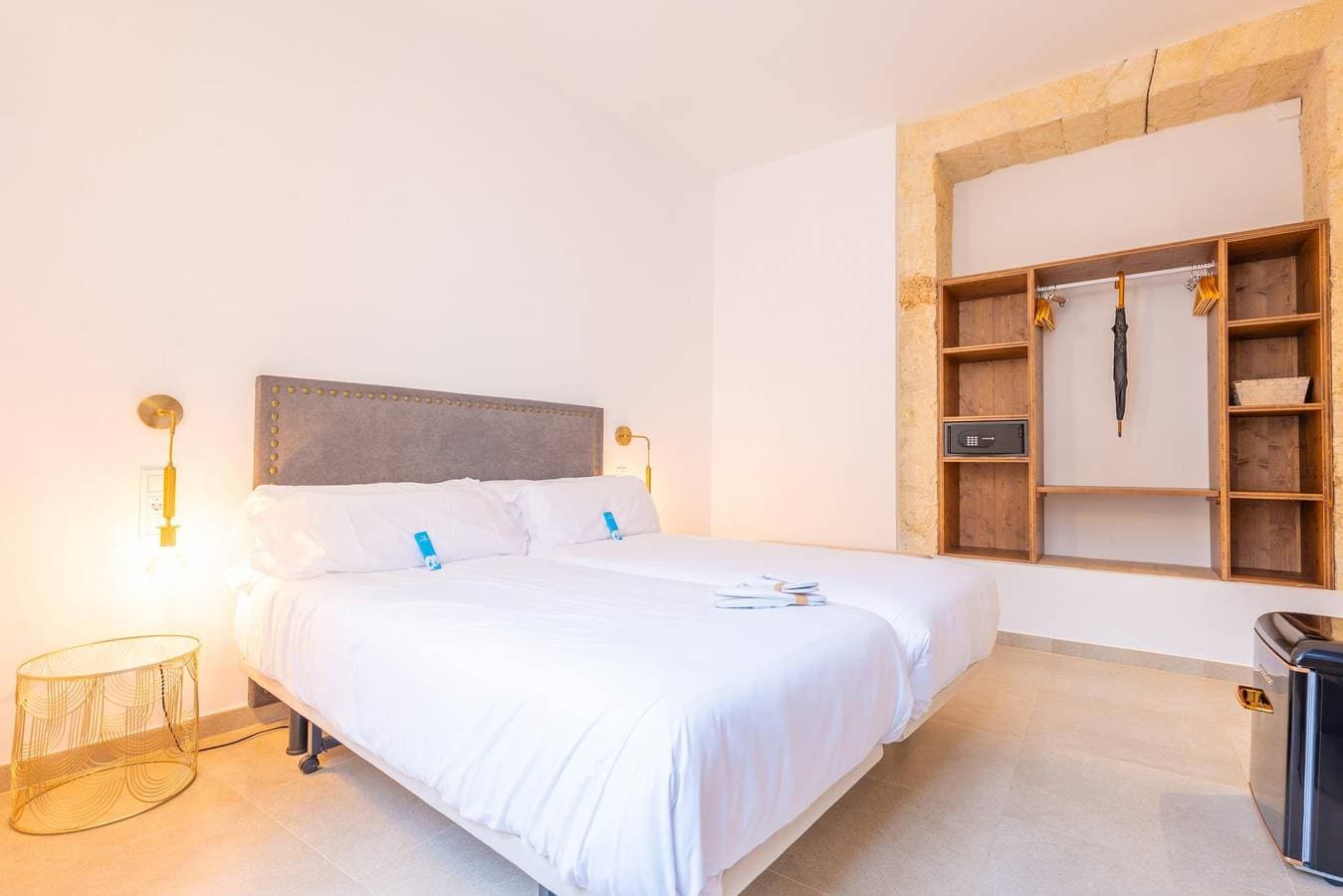 Foto 10 von 68: Cas Català - Junior Suite Vc -  Schönes Zimmer in einem Boutique-Hotel mit Blick auf die Stadt, Gemeinschaftspool und kostenlosem WLAN