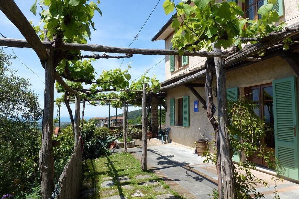 Foto 11 von 26: Fantastisches Rustico mit Traumblick bis hin zum Meer. Sonnenterrasse.