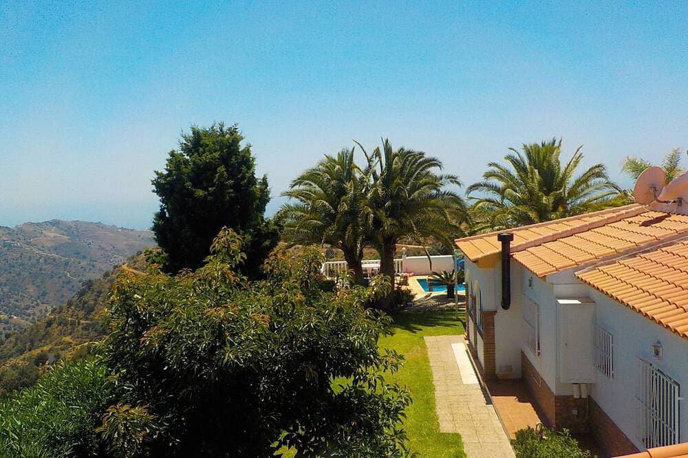Foto 2 von 30: Intime Villa  Meer-/Bergblick 40 m² Pool Palmen free WiFi AC Heizung Sauna Kamin