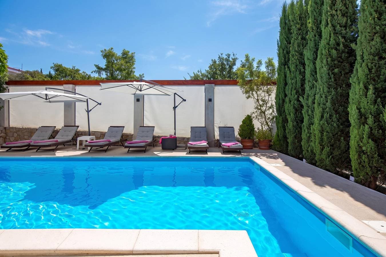 Foto 12 von 26: House Rose With Private Pool And Garden